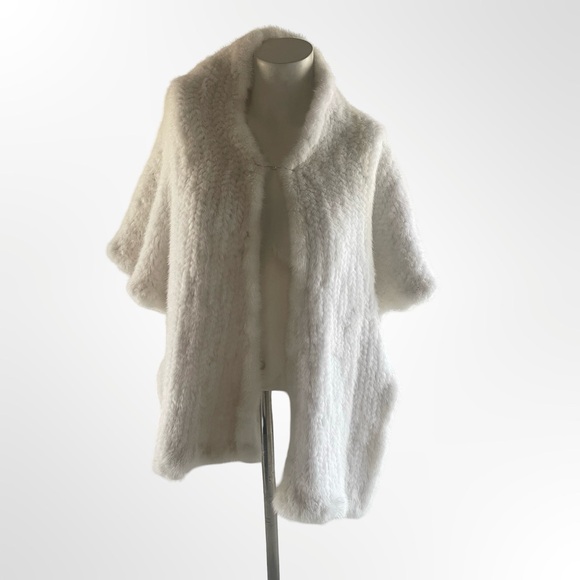 fait froid Sweaters - Elegant White Women's Shoulder Throw in size M